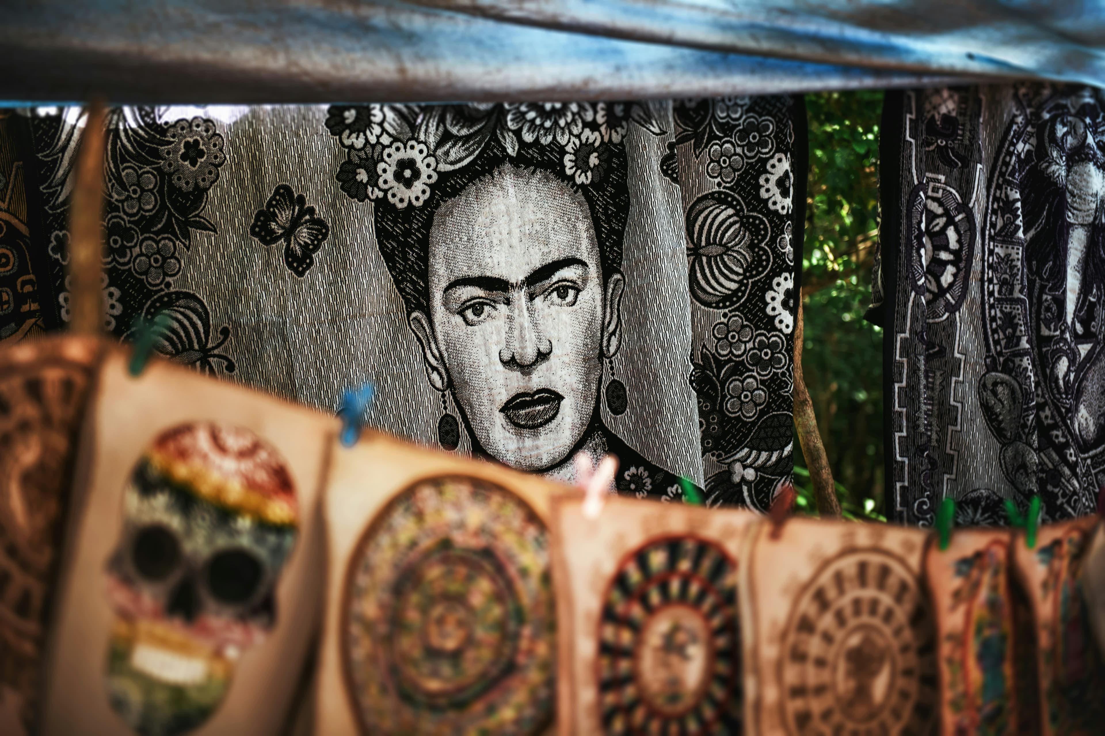 Acının Rengini Yüzüne Sürdü: Frida Kahlo 🎨🌺